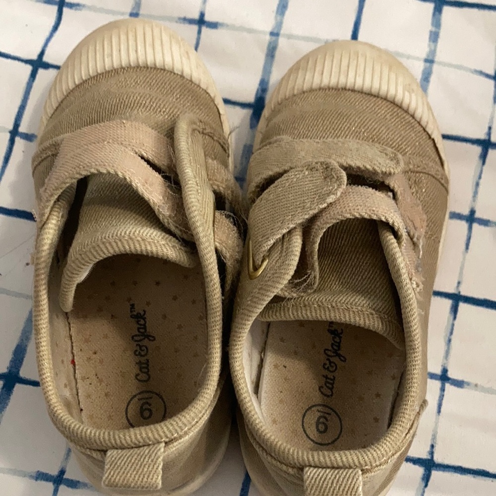 GUC toddler sneakers